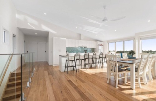 Rye House | Coastal Luxury - Perfect for 2-3 families to enjoy fabulous open plan living.