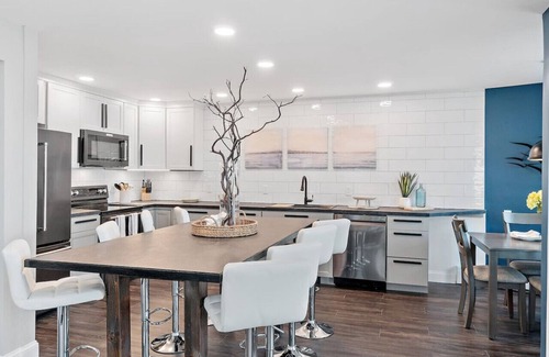Newbury House | Coastal Modern Beachfront Chalet, sleeps 10+
