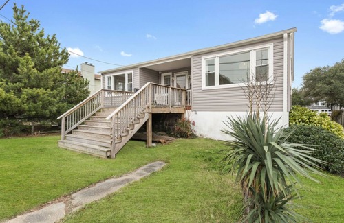 Norfolk Cottage | Coastal Modern Cabin - Steps to Beach!