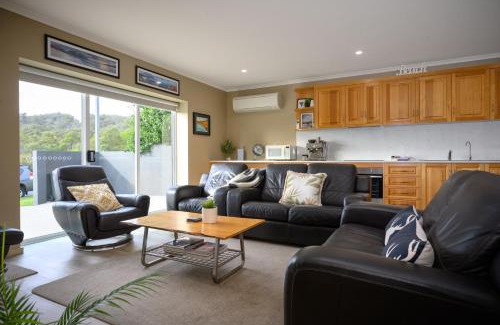 Coles Bay House | Coastal Nest a perfect retreat!