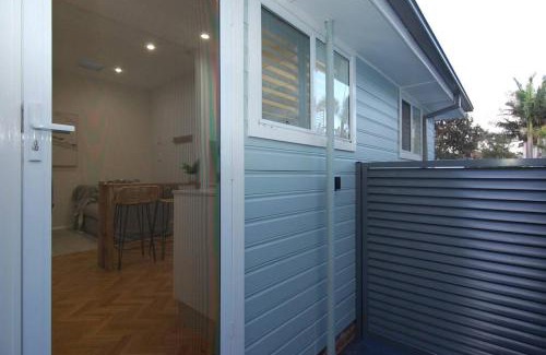 Towradgi Apartment | Coastal Nest - Stylish 1BR Steps to Towradgi Beach