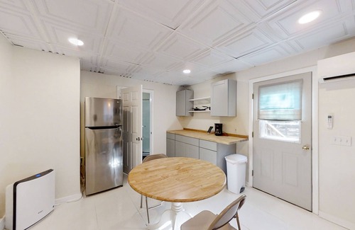Sorrento Apartment | Coastal New England Gem | All-New Kitchen & Finishes | Short Walk to Harbor