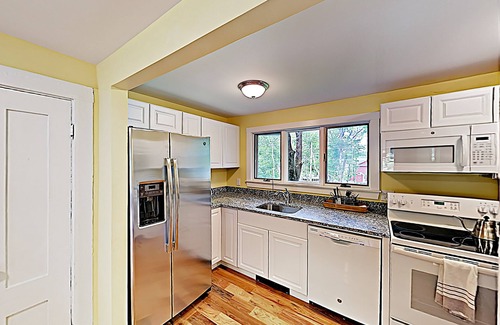 Sorrento House | Coastal New England gem with decks - 1 block to Sorrento Harbor