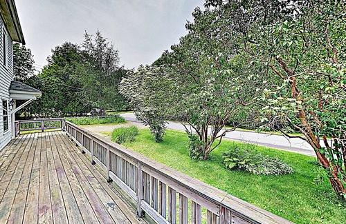 Sorrento House | Coastal New England gem with decks - 1 block to Sorrento Harbor
