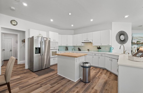 Navarre House | Coastal Oasis | 5 Bed, 3.5 Bath