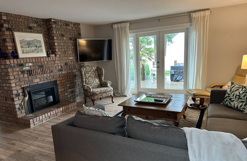 Regional District of Nanaimo House | Coastal Oceanfront Home,Private beach access on Parksville Beach-BEAUTIFUL VIEWS