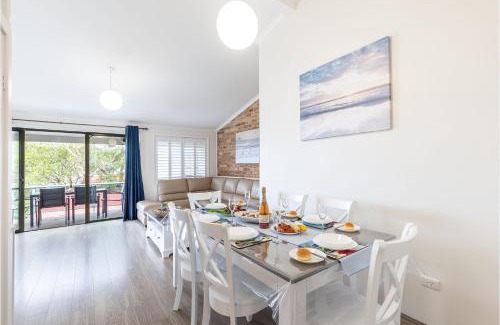 Soldiers Point Apartment | Coastal Paradise at Fore Dek 3, 17 Soldiers Point Road - water views, linen, Wi-Fi, Air Con