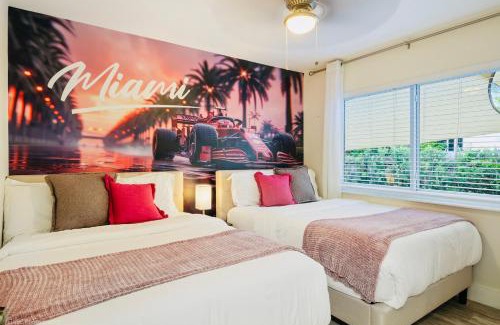 South Lake Villa | Coastal Paradise - Game Room, Minigolf, 4 Bedrooms, 7 min to Beach & BBQ