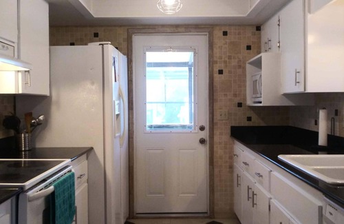 Memphis House | Coastal Paradise w/heated pool, clean and comfy, centrally located
