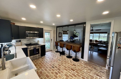 Fort Walton Beach Cottage | Coastal Paws Retreat: Where Canines and Coastlines Collide!