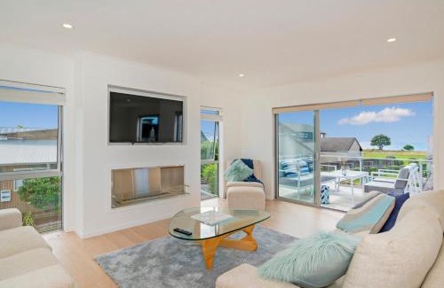 Matarangi House | Coastal Pearl - Matarangi Holiday Home