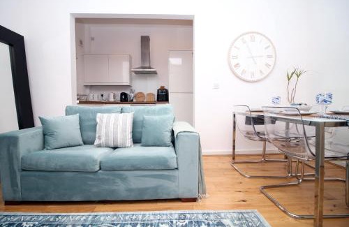 Penarth Apartment | Coastal penarth dream! Close to Cardiff superb location near bars and restaurants! Dog friendly and welcome breakfast pack!