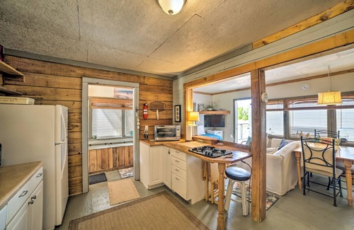 Salem Cottage | Coastal Perry Cottage ~ 2 Mi to Boat Ramp!