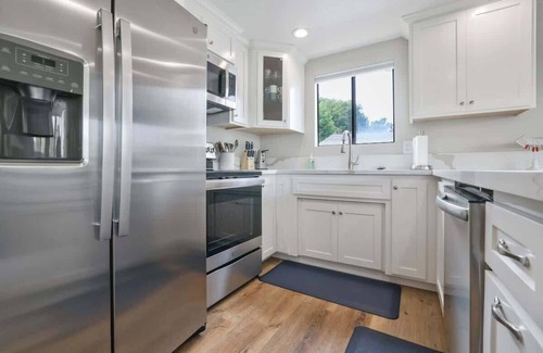Park Hill House | Coastal Pines Chalet by Moonstone Beach