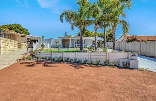 Beldon House | Coastal Poolside Retreat