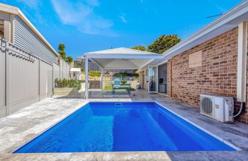 Beldon House | Coastal Poolside Retreat