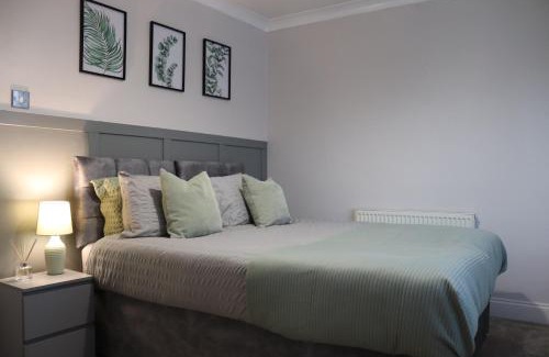 Peacehaven Apartment | Coastal Retreat - Brighton - Near the Beach