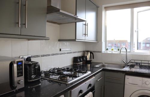 Peacehaven Apartment | Coastal Retreat - Brighton - Near the Beach