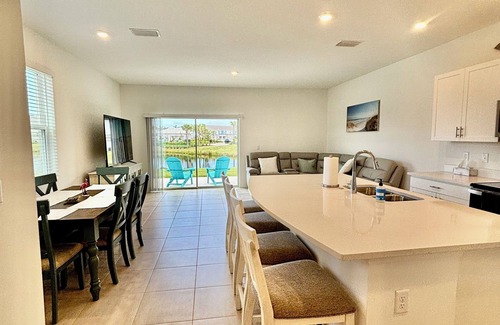 Laurel House | Coastal Retreat in Nokomis