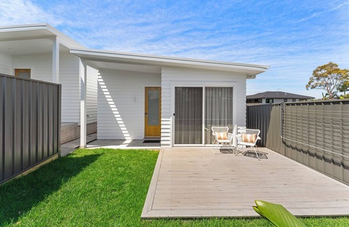 Corrimal House | Coastal retreat near shops + beach