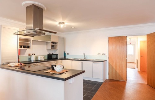 Edern Cottage | COASTAL RETREAT, pet friendly, country holiday cottage in Morfa Nefyn