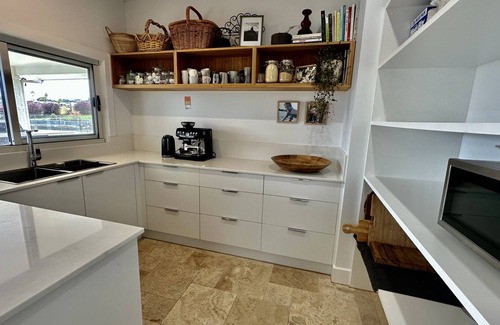 Inverloch House | Coastal Retreat - POOL, SPA & FIRE. Nature boardwalk, creek & inlet. 5 bedroom.