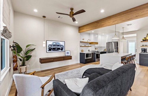 Galveston House | Coastal Retreat w/Heated Pool & Spa Pleasure Pier