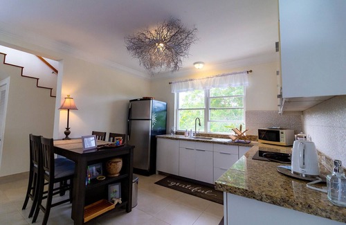 Enterprise Condo | Coastal Serenity - Rooftop Terrace, 1 minute to ocean