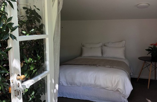 Te Awanga Apartment | Coastal studio