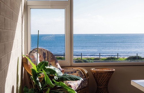 Shoalwater House | Coastal Sunset Paradise! Beach front & Ocean Views