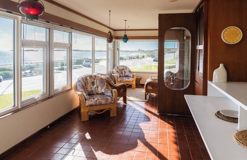 Shoalwater House | Coastal Sunset Paradise! Beach front & Ocean Views