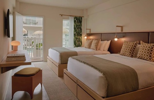 San Jacinto Hotel | Coastal Vibe | 2 Balcony Queen Rooms Near Downtown Galveston