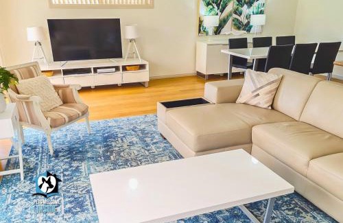 Aldinga Beach House | Coastal Vibe, 4 beds Short Walk to the Beach