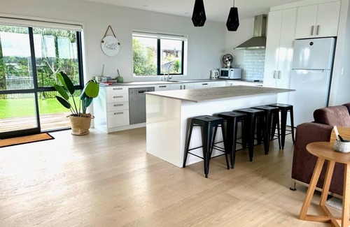 Mangawhai House | Coastal Vibes - Modern, well-equipped, family friendly home with lovely Estuary views