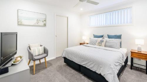 Umina Beach House | Coastal Villa Umina-pet friendly, walk to cafes, shops
