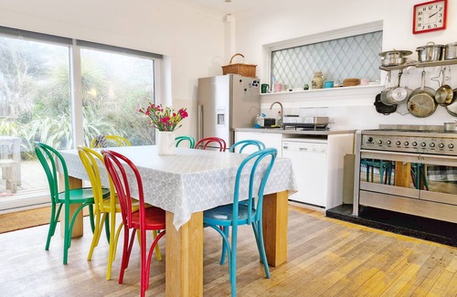 East Wittering Cottage | Coastal - Wittering - an annexe that sleeps 6 guests in 3 bedrooms