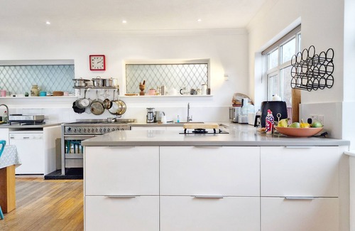 East Wittering Cottage | Coastal - Wittering - an annexe that sleeps 6 guests in 3 bedrooms