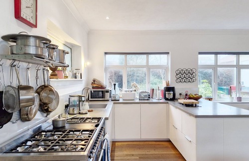 East Wittering Cottage | Coastal - Wittering - an annexe that sleeps 6 guests in 3 bedrooms