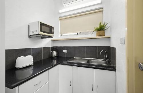 Sawtell Apartment | Coasters 29