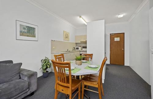 Sawtell Apartment | Coasters 9