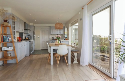 Trenance Cottage | COASTMAN'S NEST, family friendly, with open fire in Mawgan Porth