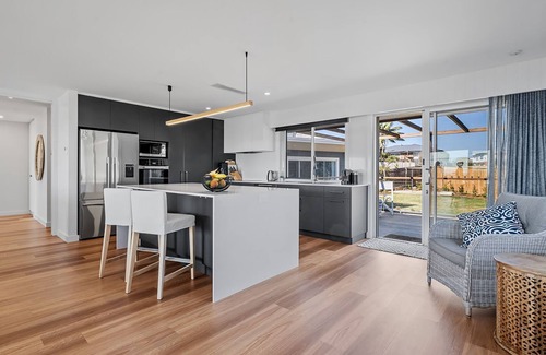 Mollymook Beach House | Coastwatch on Bannister Headland