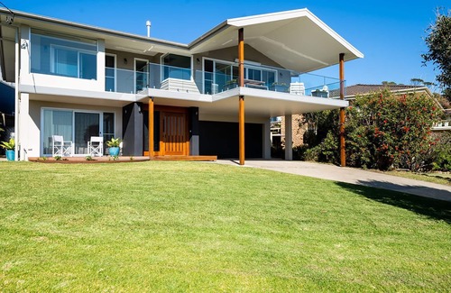 Mollymook Beach House | Coastwatch on Bannister Headland