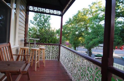 Bendigo House | Cobb&CoHouse 4 Bedrooms, 3 Bathrooms, Bendigo CBD Lock up Garage