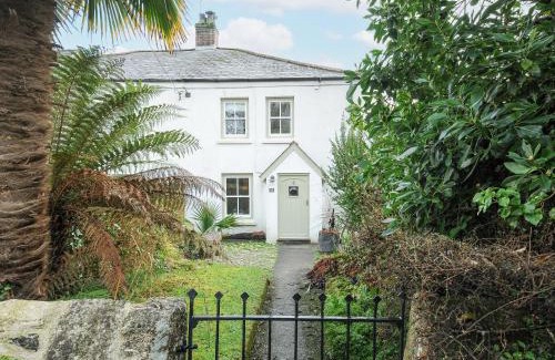 Charlestown House | Cobb Cottage