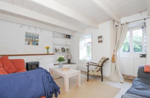 Charlestown House | Cobb Cottage