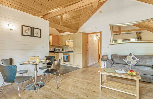 Tilford Ski Chalet | Cobbett Contemporary Premier