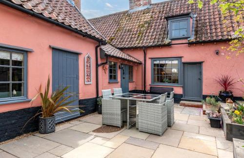 Bramfield House | Cobblers Cottage