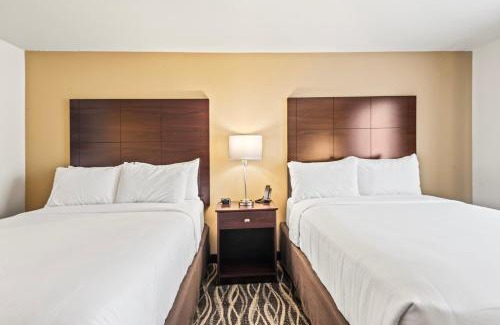 Waukesha Hotel | Cobblestone Hotel & Suites - Waukesha