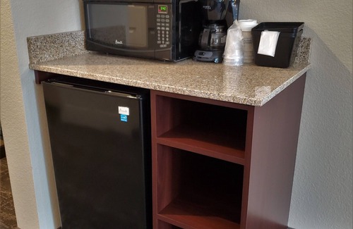 Oshkosh Hotel | Cobblestone Suites Oshkosh
